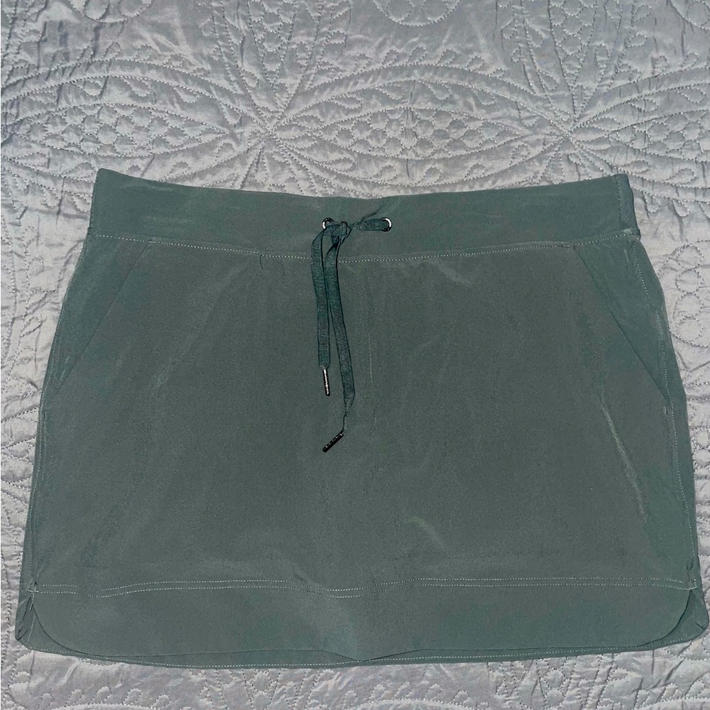 WOMENS ATHLETIC SKORT LARGE